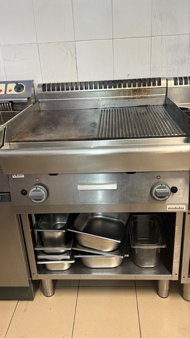 Se vinde gratar profesional pe gaz cu plita dubla , plata/striatii !