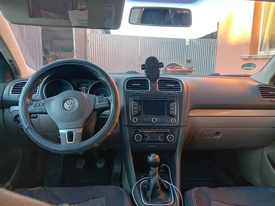 VOLKSWAGEN ID.6 2012 — imagine 5