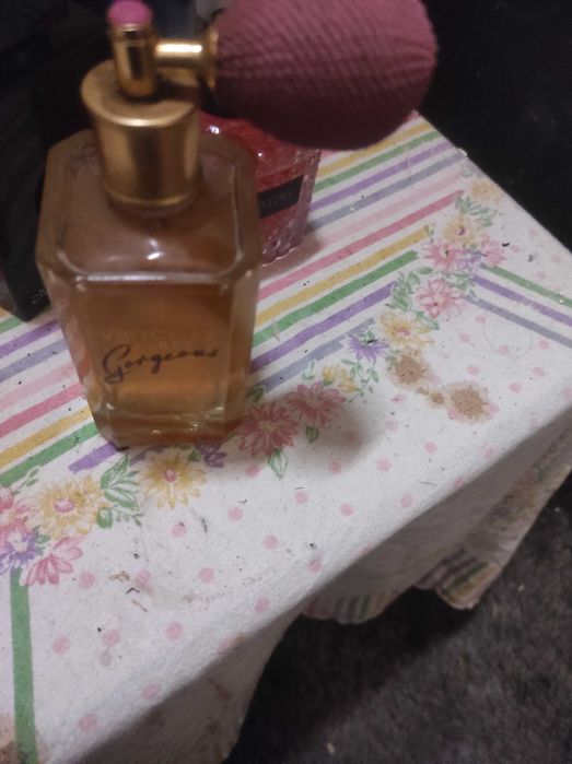 Vând parfumuri originale puțin incepute