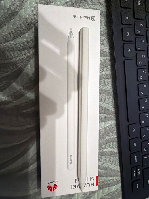 Планшет Huawei, с клавиатурой и стилусом