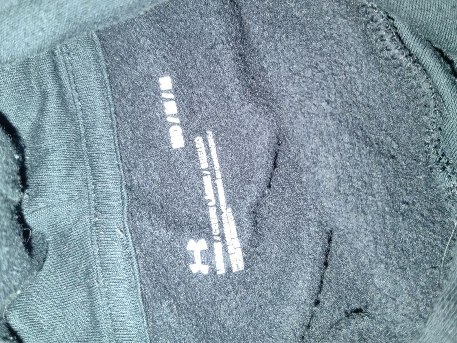 Under ARMOUR оригинален суйчър