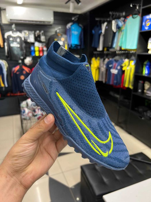 Футбольные сороконожки Nike Phantom Распродажа
