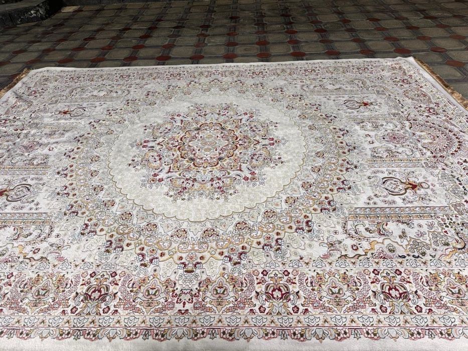 Продам два ковра из шелка