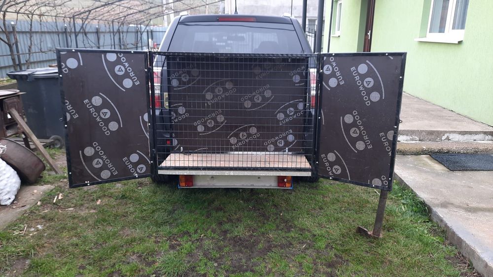 Cușcă câini mașină