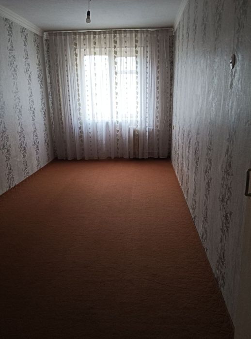 Восход Бозор олдида 2 хоналик квартира ижарага берилади