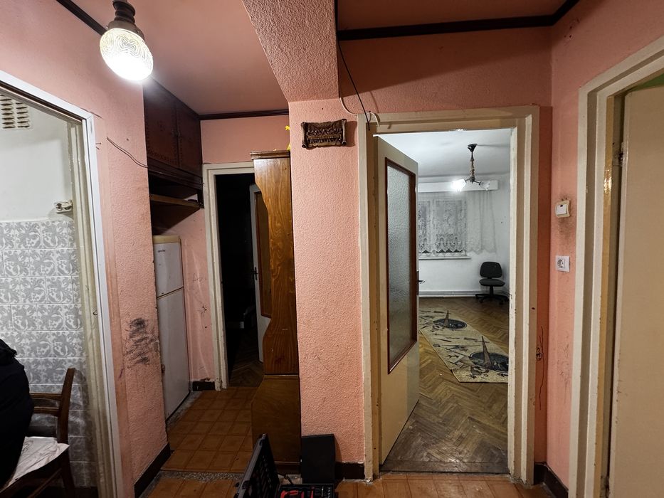 Vand apartament 3 camere, decomadat, etaj 3. Deva Str. Minerului