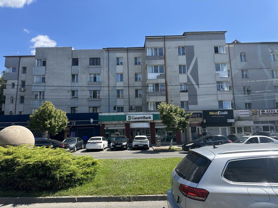 Vand spatiu comercial cu chiriasi banca Garanti