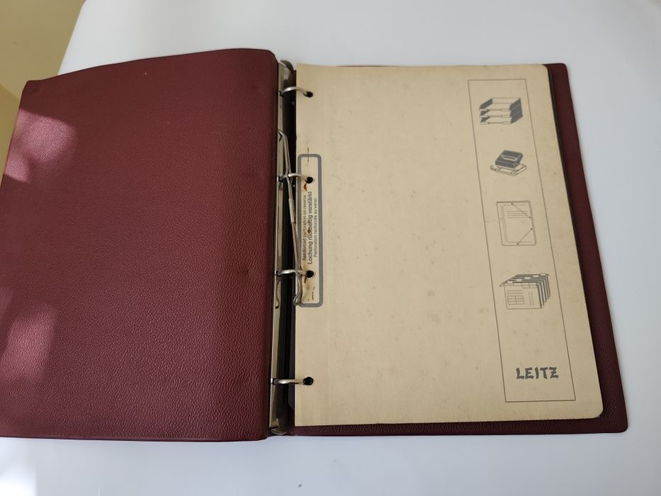 Класьор с пощенски марки