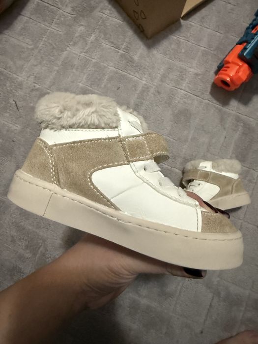 Обувки зара.