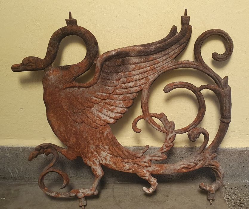 Уникален железен лебед