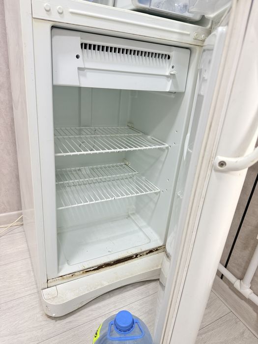 Холодильник Indesit