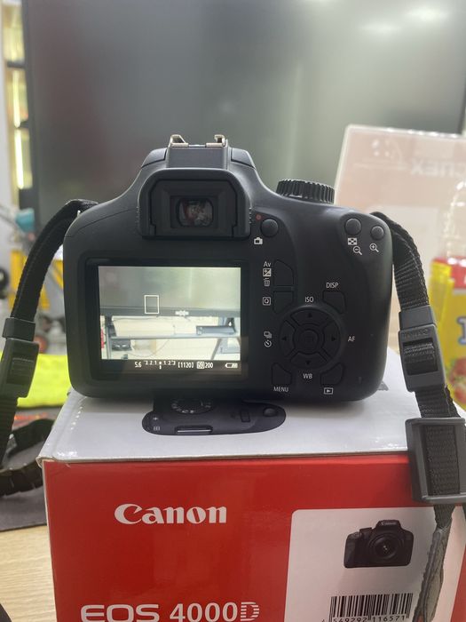 canon eos 4000d (p25)