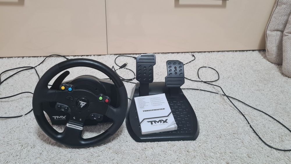 Vand Xbox one s slim de 1 Tb cu 16 jocuri plus volan Thrustmaster