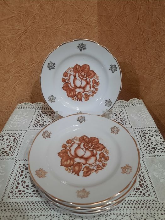 Абсолютно новые десертные тарелочки (d-17см). Коростенский ФЗ. Волнист