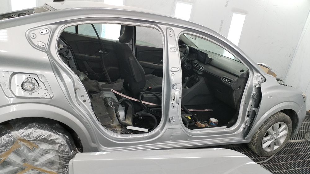 Executam lucrări de tinichigerie și vopsitorie auto