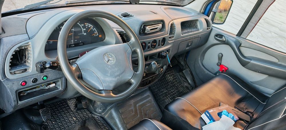 Mercedes-Benz / basculantă pe cutie / trilaterala / 411CDI /