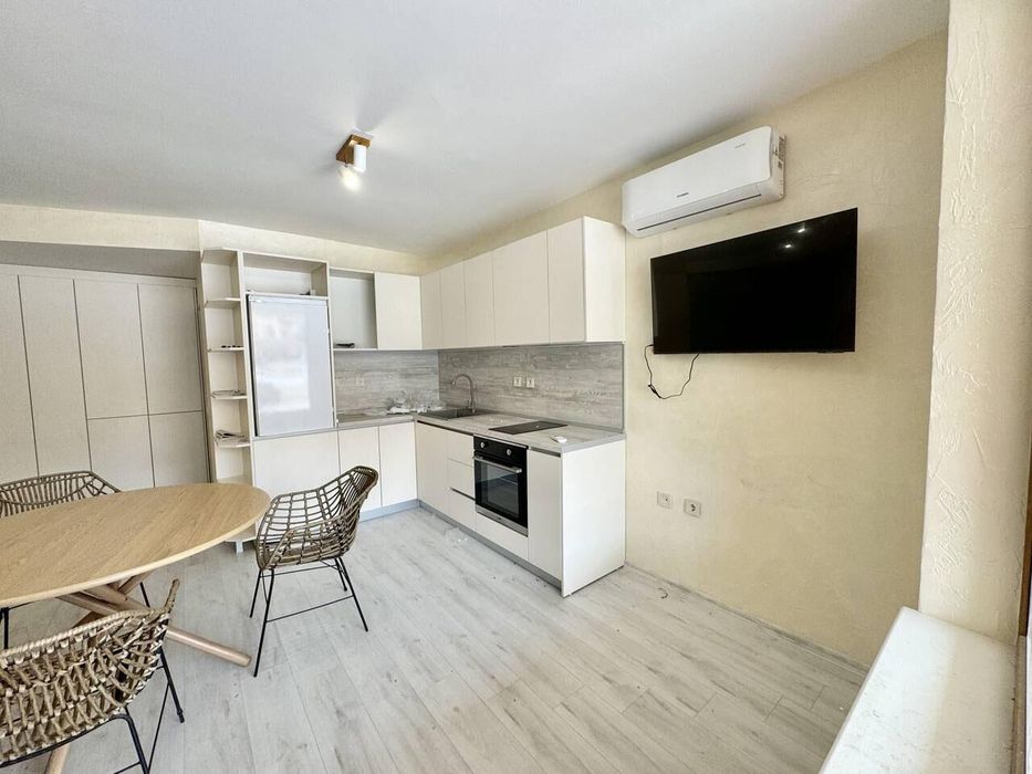 Продава се Едностаен апартамент в Бургас, Център - 45 кв.м за 1456 €/кв.м - Снимка #1