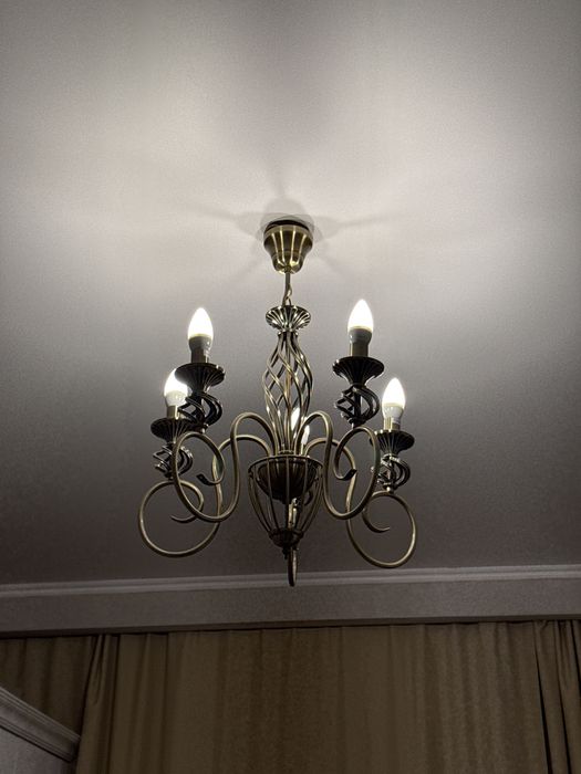 Люстра золотистабронзовая