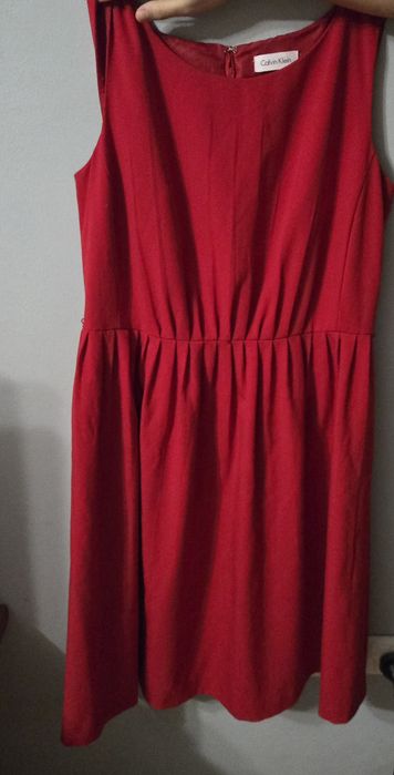 Красное платье calvin