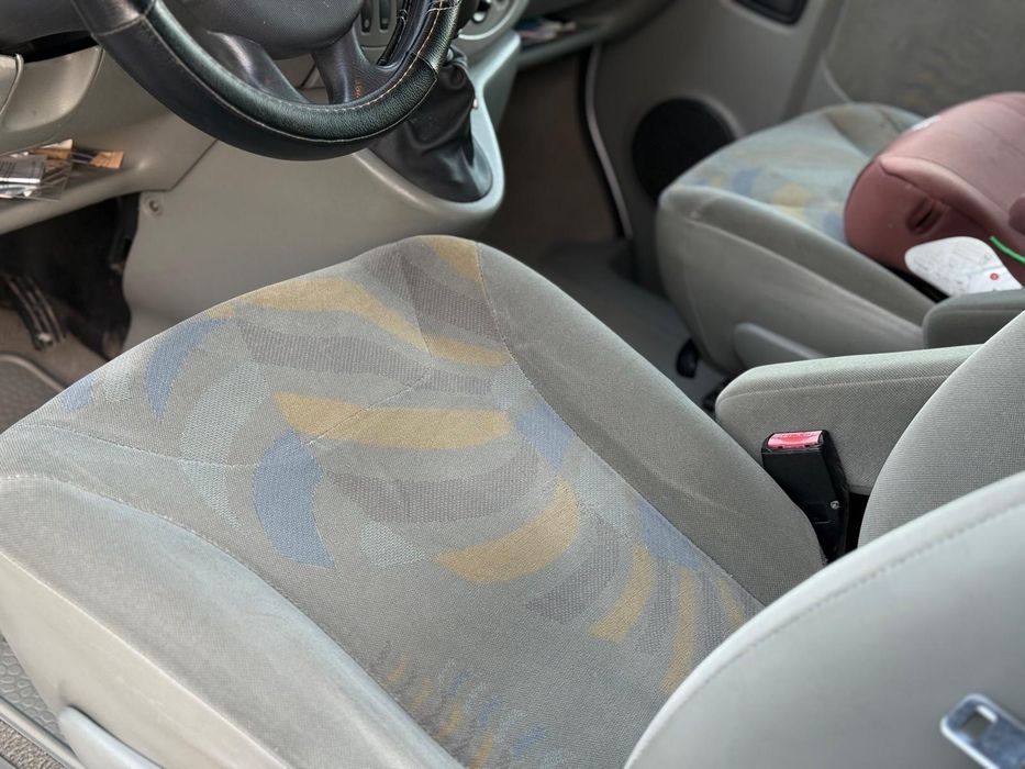 Renault Trafic 2.5 dCi 140 CP – 9 Locuri – AC Funcțional – Întreținută