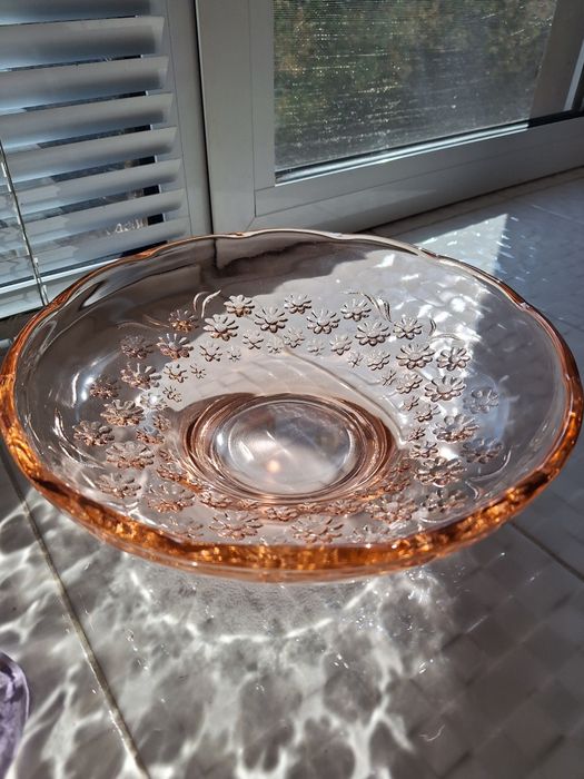 Красива,стъклена фруктиера.