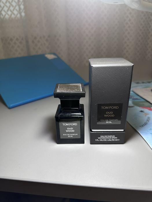 Продам парфюм Tom ford out wood