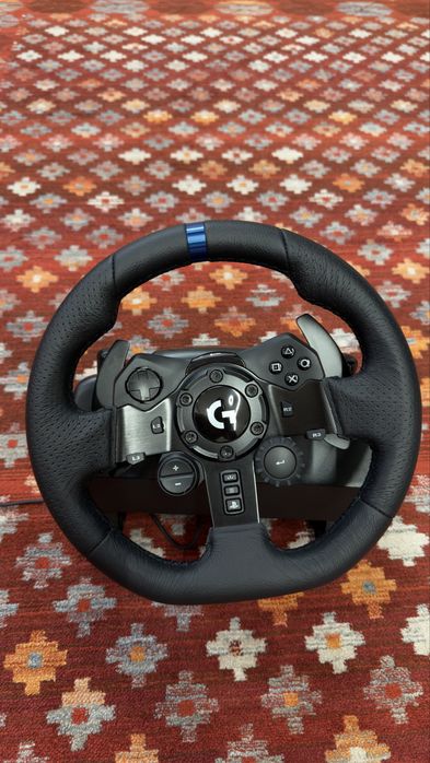 Продам игровой контроллер (руль) Logitech G923