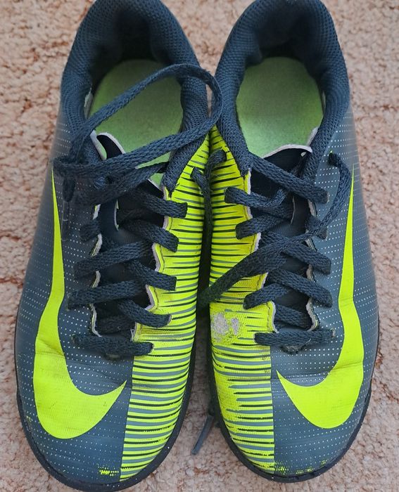 Crampoane penttu teren sintetic Nike