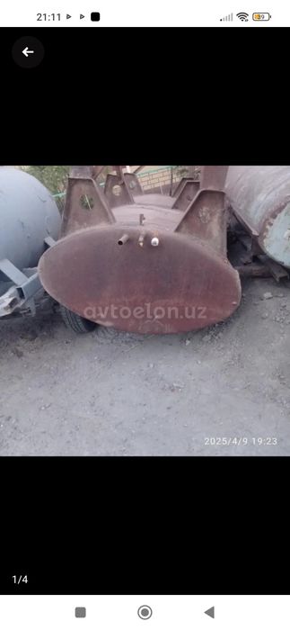 Бочка 2,2 тоналик битасига сув солинган ,битаси масла солинган