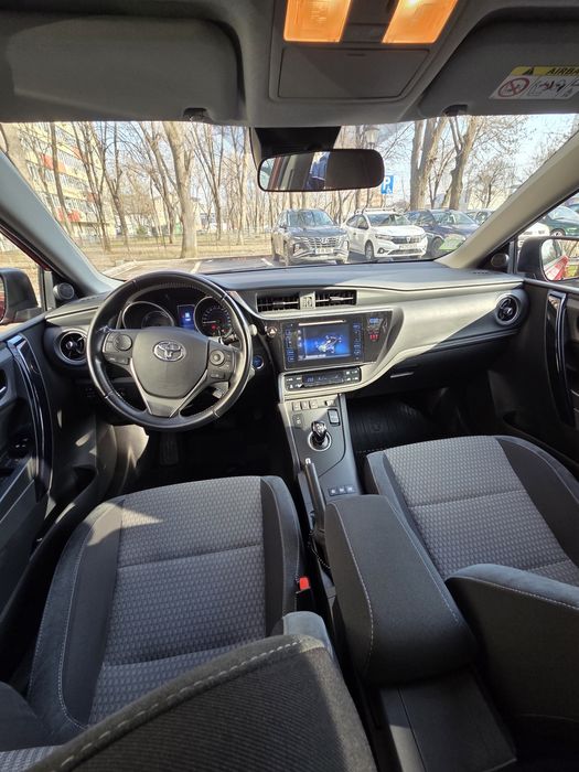 TOYOTA Auris  Hatchback hibrid 1.8L