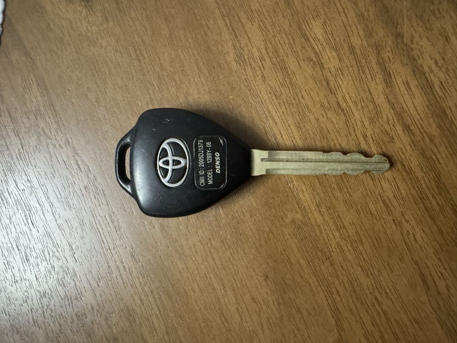 Продам ключи Toyota camry оригинал
