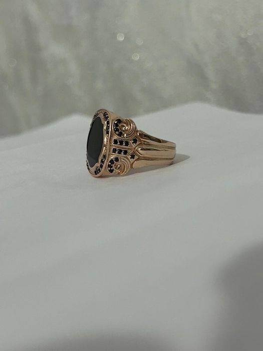 Продам новое золотое кольцо, печатка