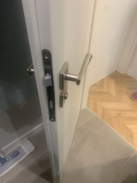 Интериорна врата с каса