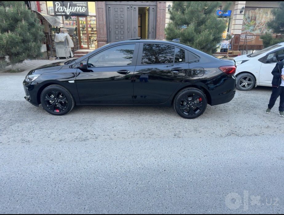 Продаётся Onix Redlayn цена 14500$ 2024год 20.000 пробег