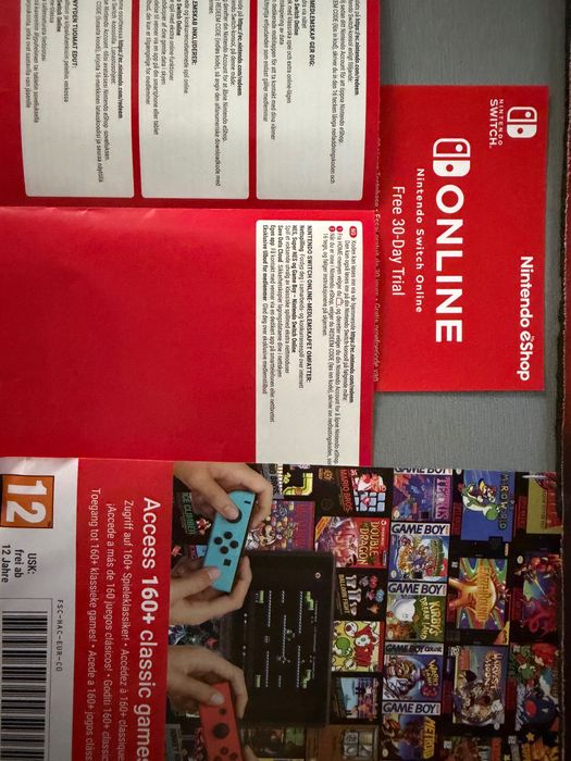 Nintendo Switch OLED – пълен комплект + 2 игри + допълнителни Joy-Con + 30 дена безплатен абонамент