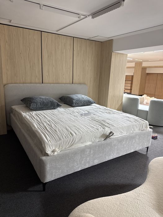 кровать с матрасом в наличий