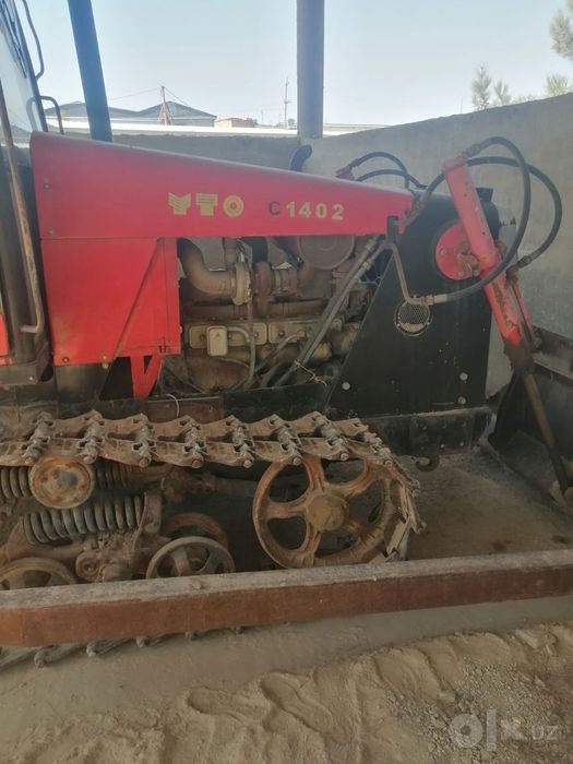 Гусеничный трактор YTO C1402