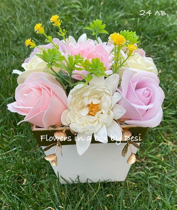 Аранжирани сапунени рози в кутии букет в кутия подарък цветя