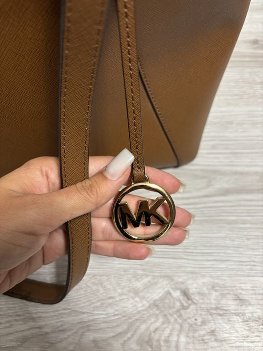 Geanta Michael Kors maro