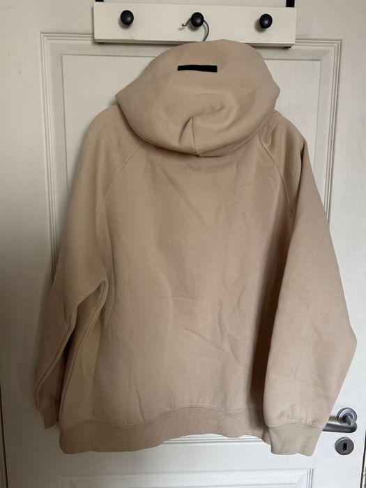 Суичър L Essential НОВ