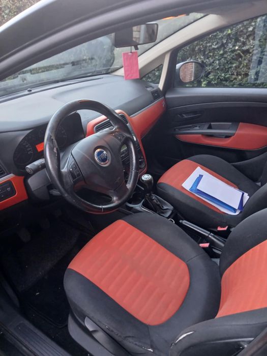 Vand fiat punto  2006 motor:1.3 motorină 60cp stare bună