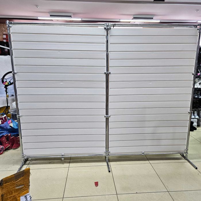 Полочки для экономпанелей пластиковых и МДФ .