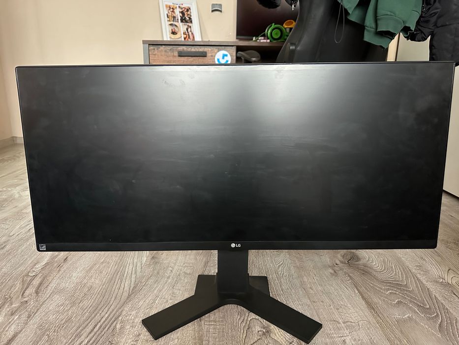 Продавам LG монитор в отлично състояния 60hz