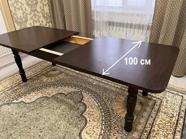 Стол для гостинной