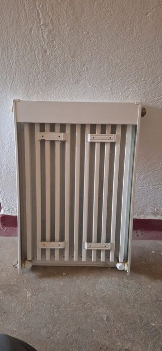 Vând calorifere otel