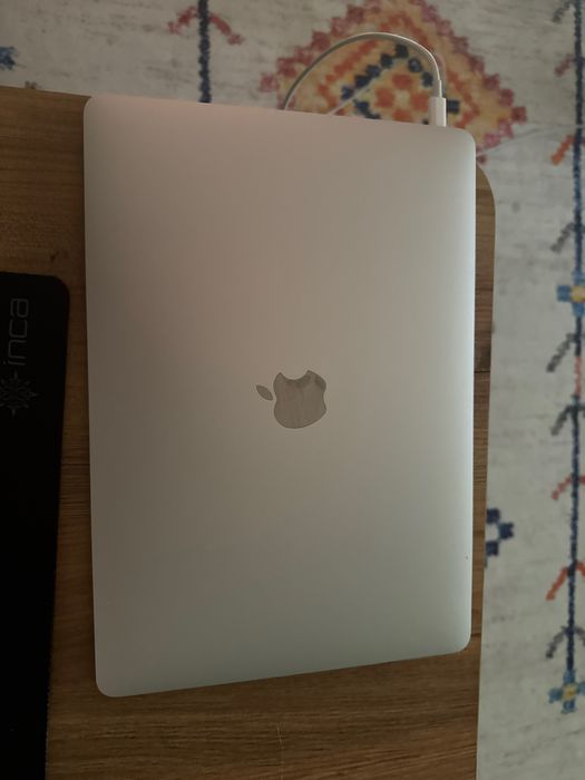 13- inch Macbook air M1 8/256