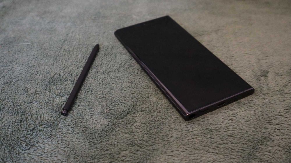 Samsung Galaxy S22 Ultra 5G (Pentru Piese / Placă de bază defectă) - Display impecabil