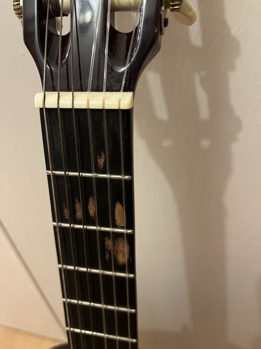 Vand 2 chitare electrica si clasica