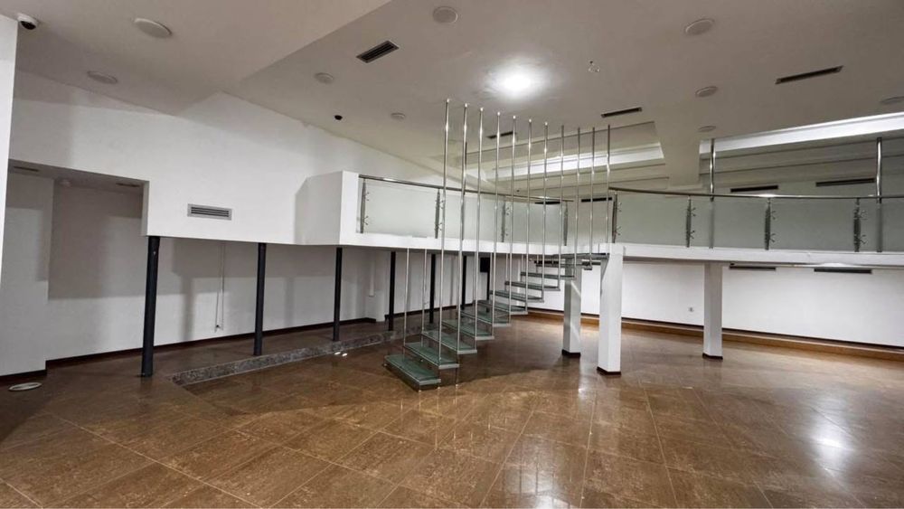 Хамид Олимджан Пойтахт Бизнес Комплекс бывш. Бутик Podium Italia 346м2