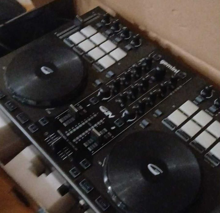 DJ контролер пулт миксер Gemini G2V